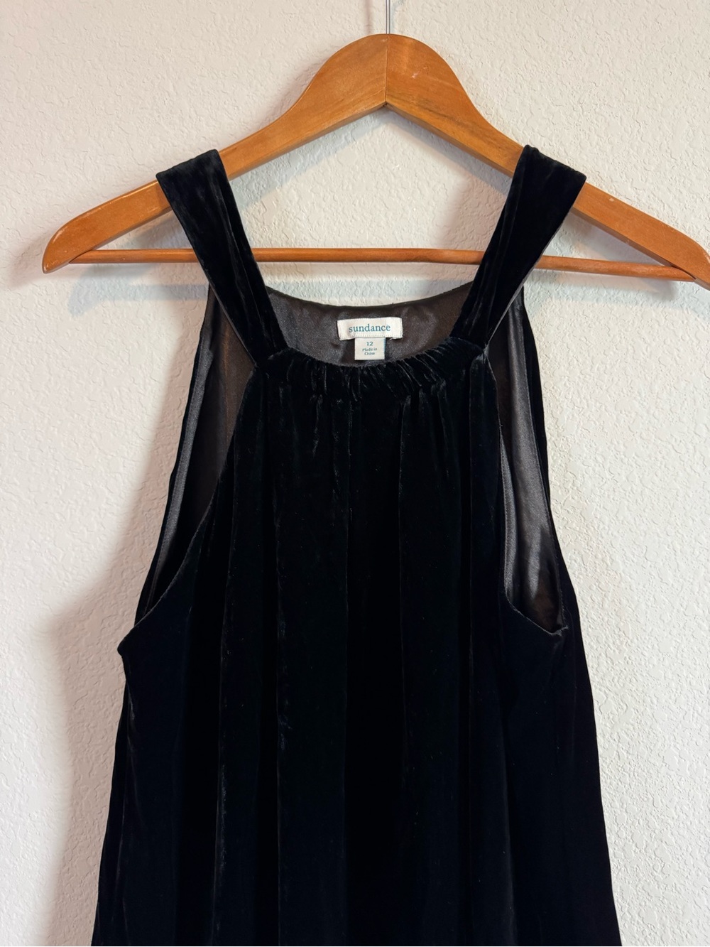 Sundance Bella Elegance Black Velvet Sleevless Halter Top Holiday Party Top 12 - Picture 2 of 8